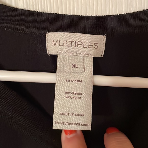 Sleeveless Sweater by Multiples. - Picture 3 of 4